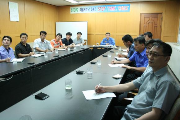 광양로재정비본부는 현장감독 계층 직책자 대상으로 회사주요 이슈사항에 대한 공감대형성과 의사소통 및 노무관리능력 향상 지원을 위하여 총 3회에 걸쳐 열린대화를 진행