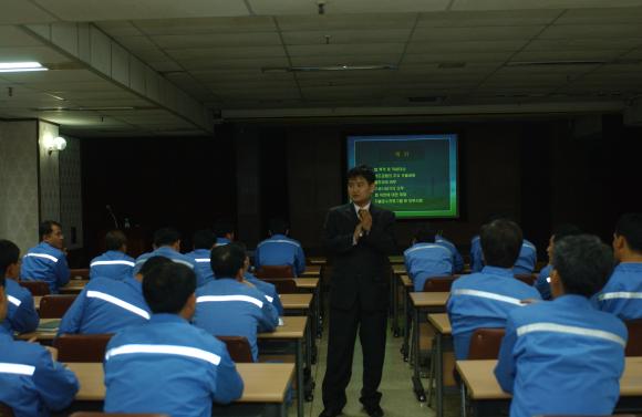 포스코 종합로재 전문 계열사인 ㈜포스렉(사장 황원철)은 11월 13일 공정거래자율준수프로그램의 일환으로 하도급거래공정화에 관한 법률을 직원들이 쉽게 이해할 수 있도록 포스코 공정거래지원팀 임태국 강사를 초빙하여 교육을 실시하였다.