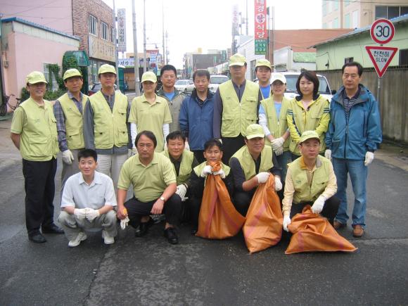 POSCO 종합로재 전문 계열회사인 ㈜포스렉(사장 이상영)은 포스렉나누미팀을 구성하여, 매월 정기적으로 지역사회 및 불우이웃들에게 나눔의 사랑을 실천해 오고 있다. 회사 인근 마을 자연정화활동, 복지시설 청소 및 노인 위문, 소년소녀가장 돕기 등 다양한 봉사활동을 펼치고 있다.