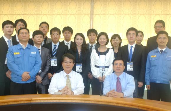 포스코 종합로재 전문 그룹사인 (주)포스렉 (사장 이상영)은 2008년 하반기 대졸 신입사원 13명을 채용하였다.