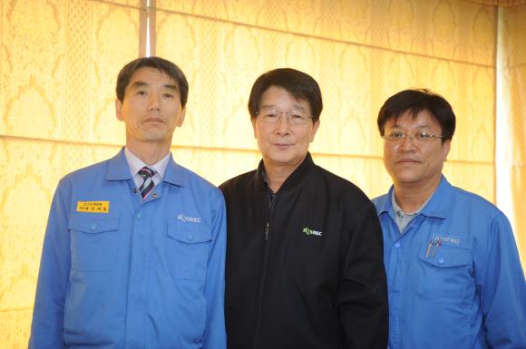 회사는 3월 9일 운영회의석상에서 업무효율개선과 안전활동 유공사원에 대한 사장 포상을 실시하였다. 업무효율개선상은 포항로재정비본부 STS정비과 이재춘 주임이 수상하였다.