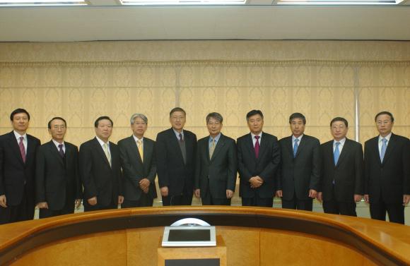 포스코 종합로재 전문 그룹사인 (주)포스렉(사장 이상영)은 2월 26일 오전 11시 본사 강당에서 제37기 정기주주총회를 개최하였다.