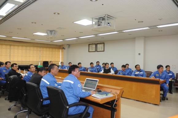 포스코켐텍(사장 이상영)이 지난 1월 27일 비전 2020 룸에서 이상영 사장과 임원, 부문별 선임 부서장이 참석한 가운데 2011년 원가절감 계획 토론회를 개최했다.